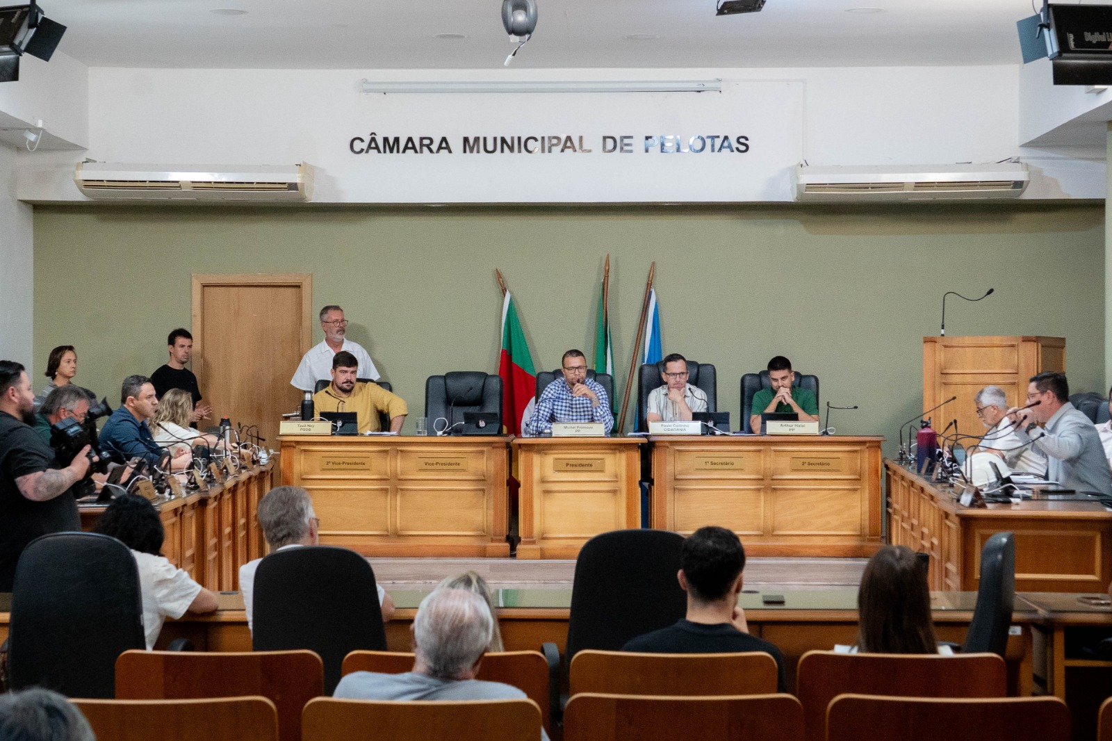 Câmara aprova afastamento de vereadora em redação final