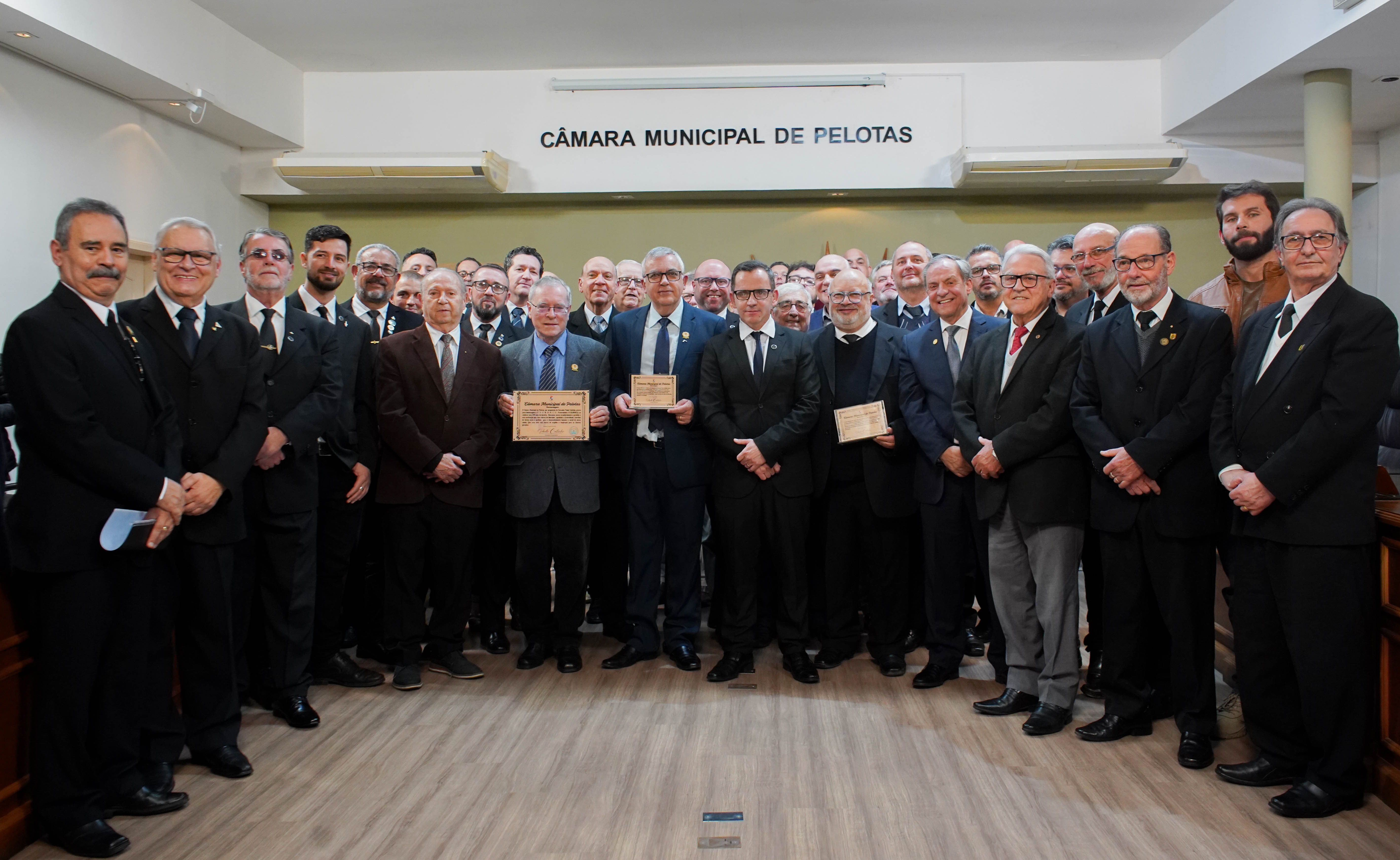 Câmara de Pelotas Homenageia Maçons e Comemora 170 Anos da Loja Fraternidade N°3
