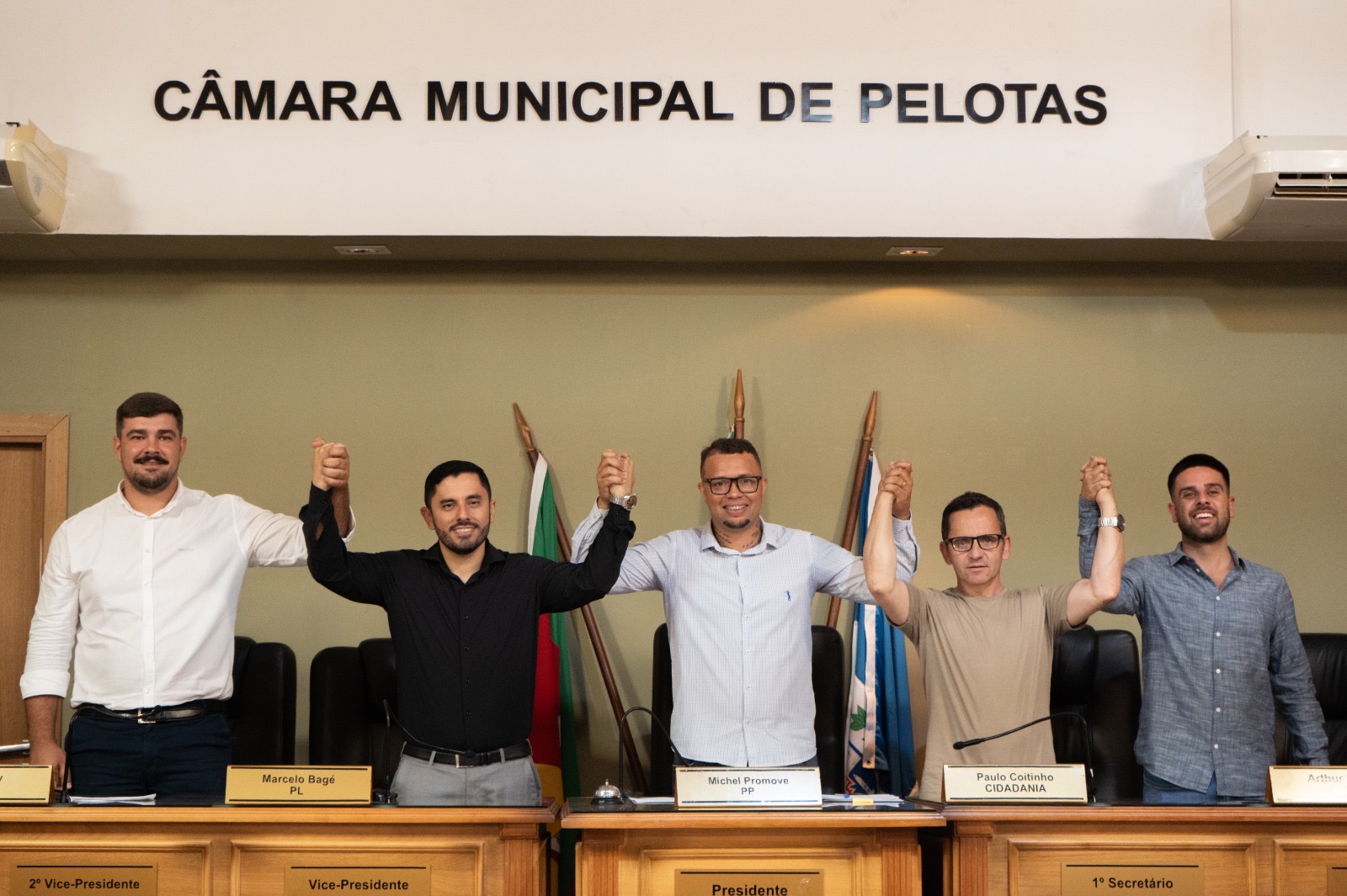 Câmara empossa nova Mesa Diretora