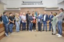 Câmara entrega placa de reconhecimento a Adão Conceição