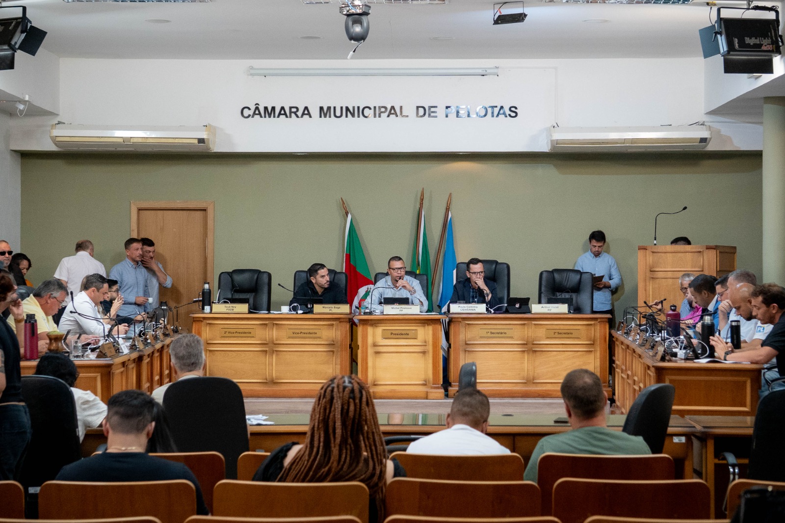 Câmara escolhe novos líderes e comissões