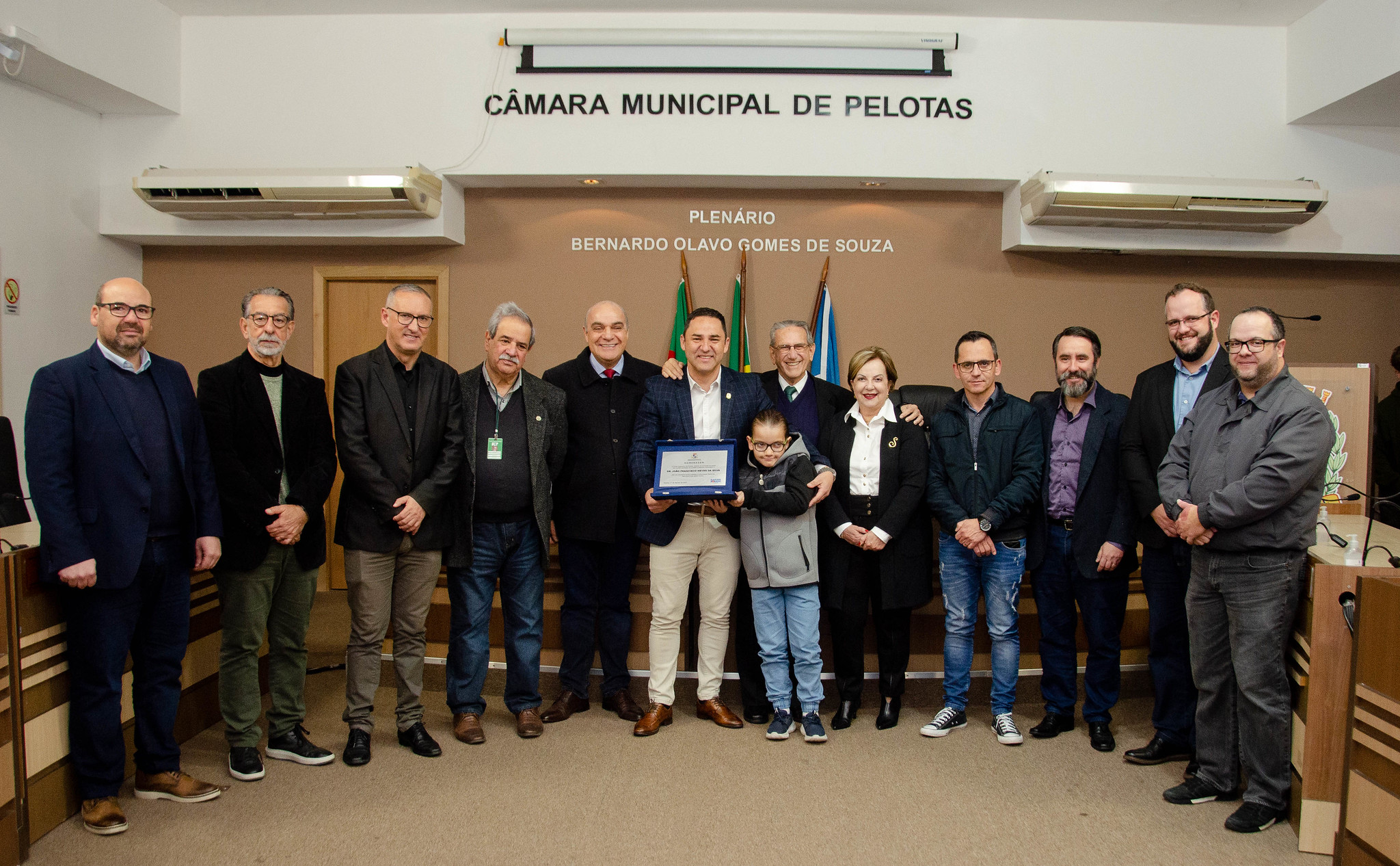 Câmara Municipal presta homenagem ao Dr. João Francisco Neves da Silva