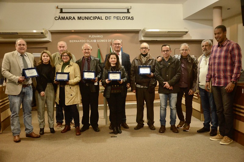 Câmara presta homenagem aos vereadores que escreveram a Lei Orgânica em 1990