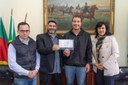 Câmara recebe convite para lançamento da 51a Feira do Livro Câmara recebe convite para lançamento da 51a Feira do Livro
