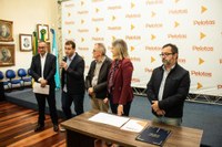 Dois projetos do vereador Carlos Júnior viram leis em Pelotas