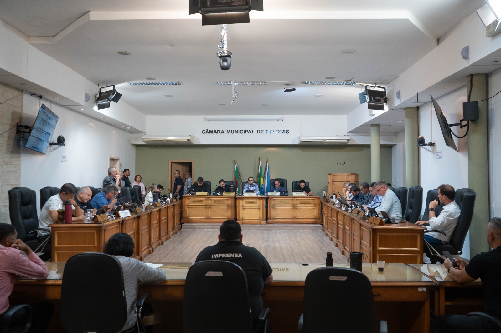 Falta de profissionais na Educação impulsiona discussões na Câmara