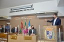 Governador Eduardo Leite recebe homenagem da Câmara Municipal 