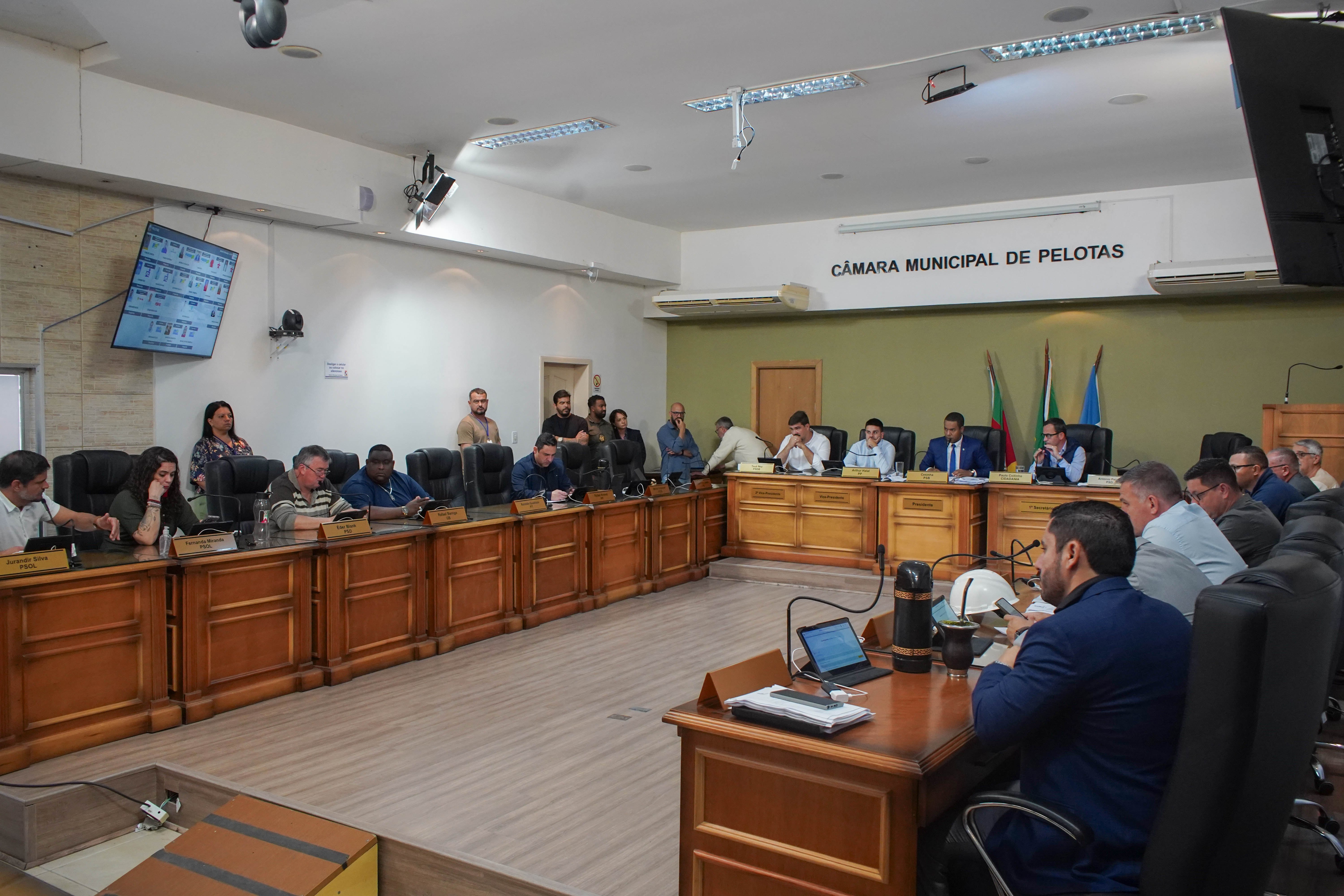 Câmara terá duas sessões extraordinárias domingo