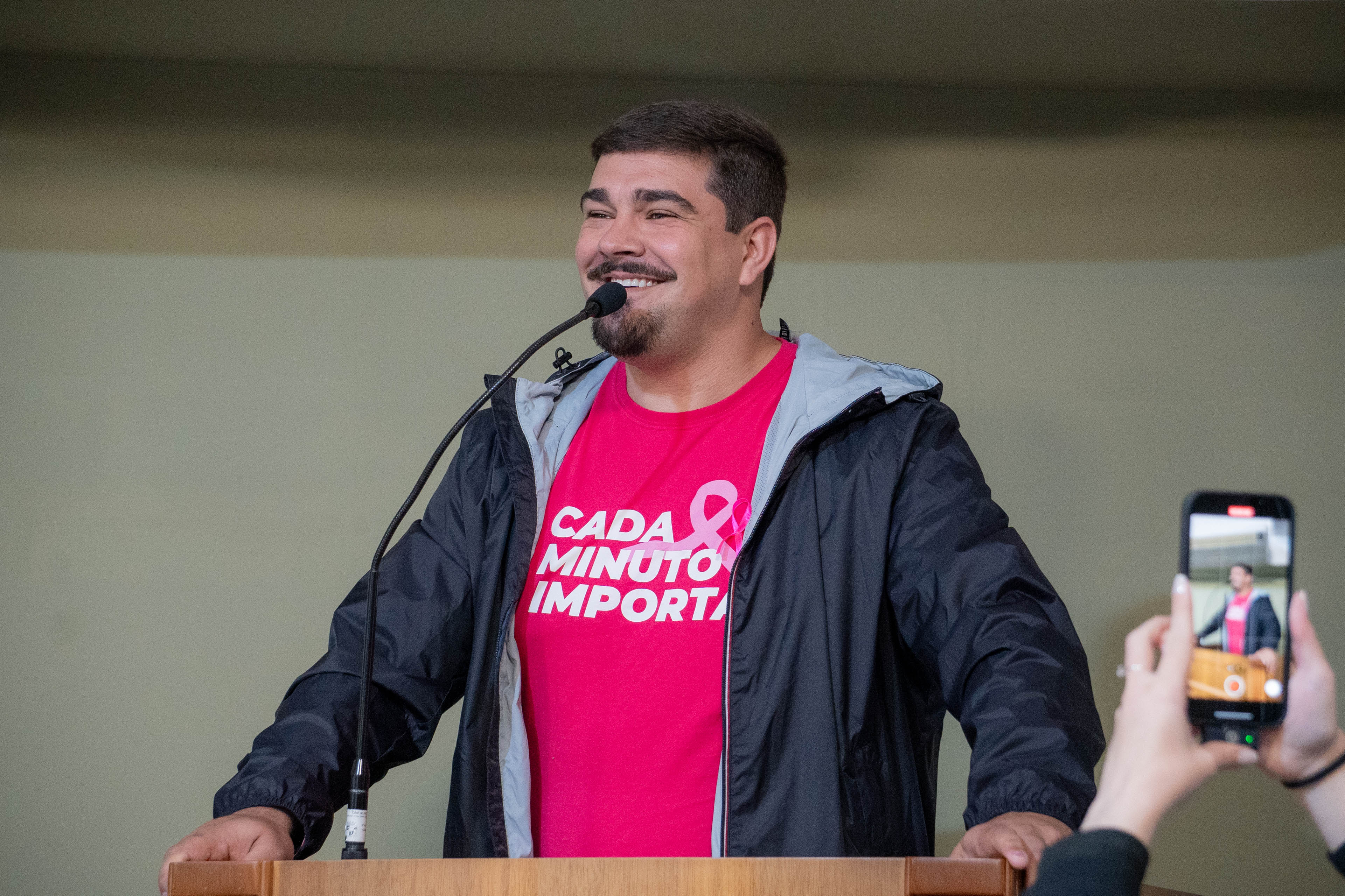 Evento alusivo ao Outubro Rosa acontece neste domingo (19), na Praia do Laranjal
