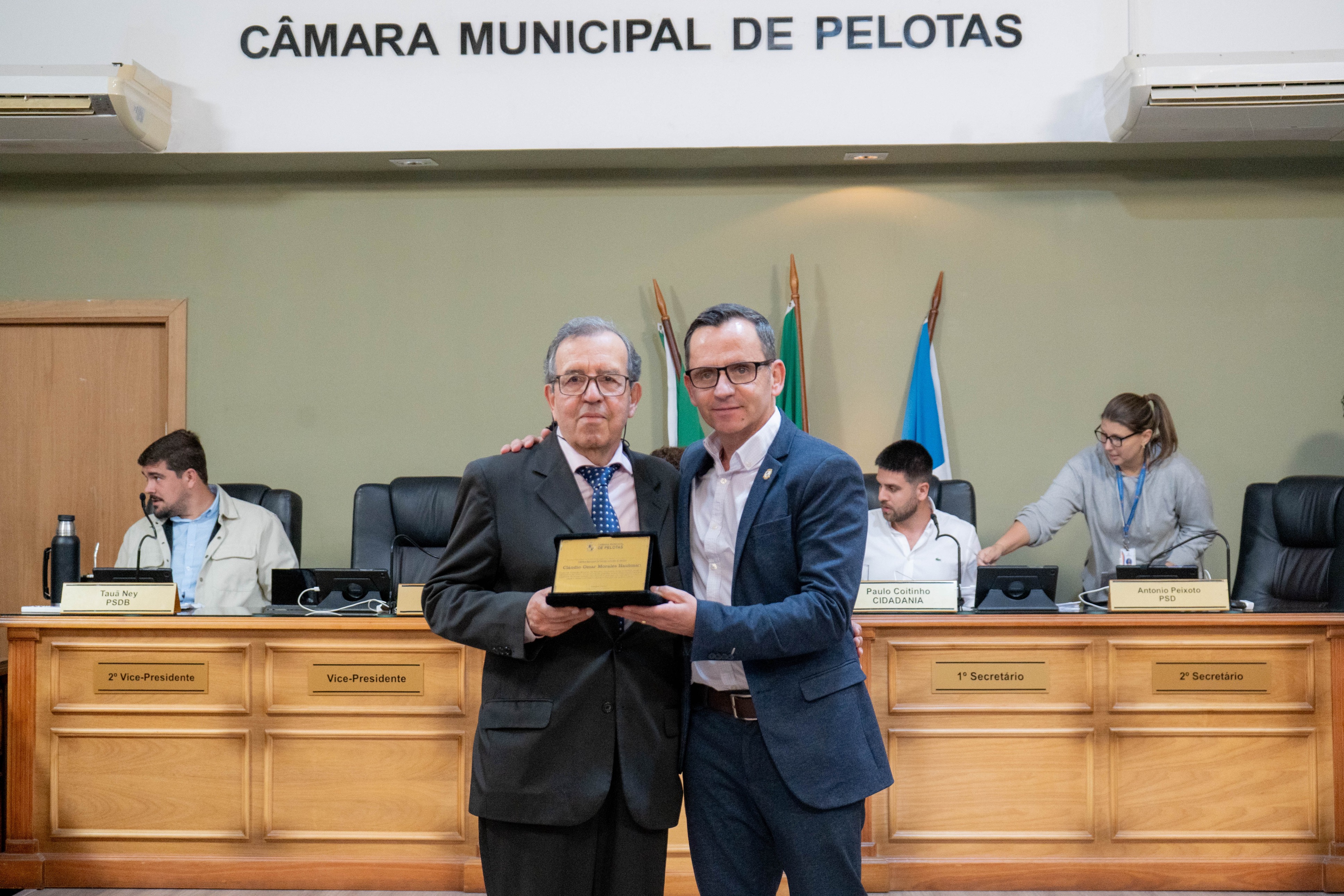 Cláudio Omar Morales Habman (Título de Cidadão Emérito concedido pelo gabinete da Prefeitura) _ v. Paulo Coitinho (Cidadania).jpg