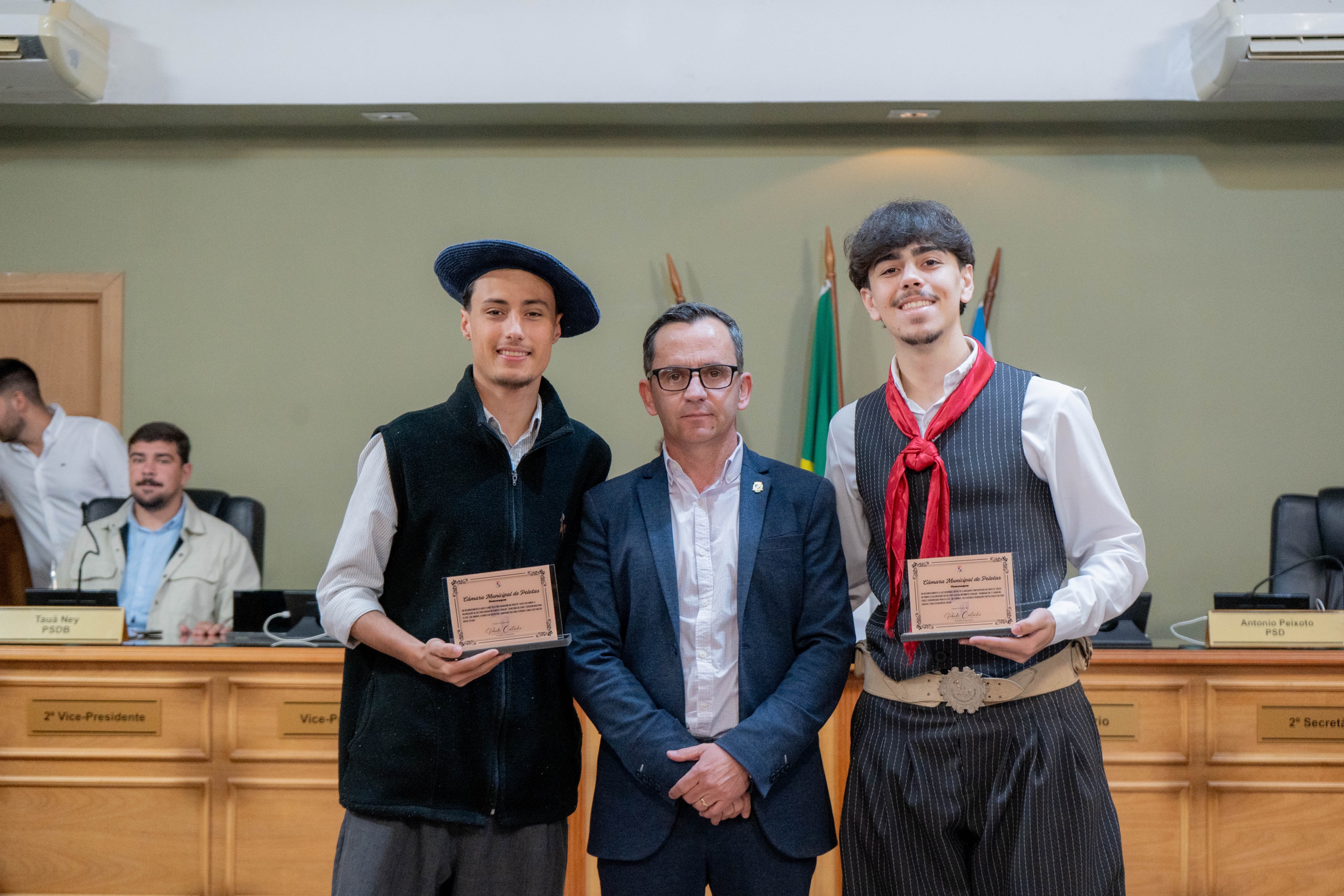 Os alunos e professores do projeto Vozes do Pampa A Valorização da Cultura Gaúcha no Âmbito Escolar, da Escola SESI de Pelotas _ v. Paulo Coitinho (Cidadania).jpg