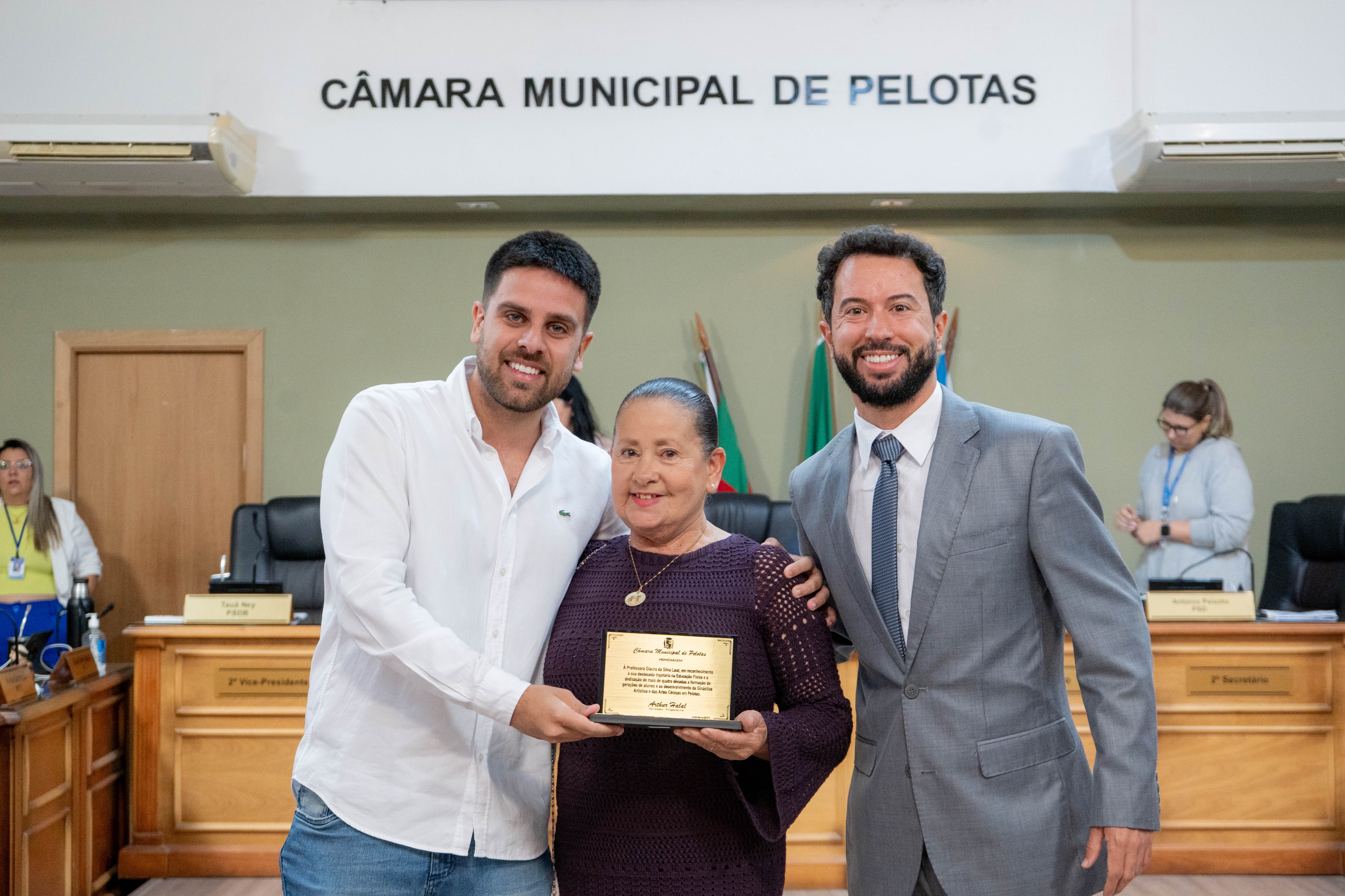 Prof.ª Glaura da Silva Luz _ v. Arthur Halal (PP).jpg