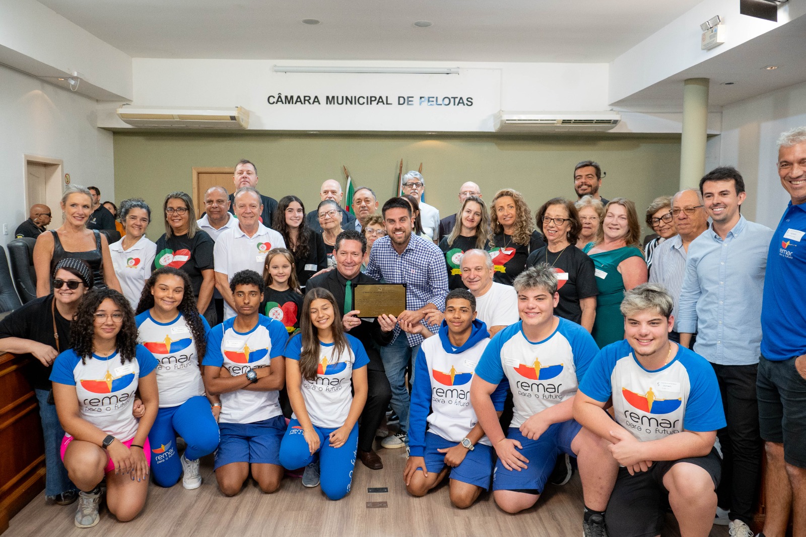 Legislativo homenageia Clube Centro Português