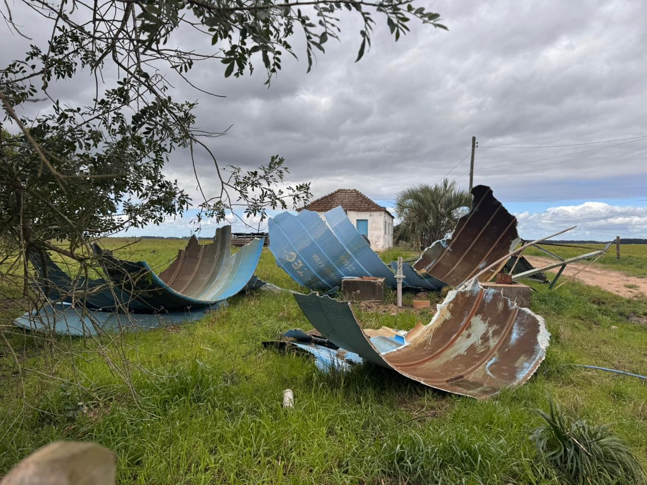 Peixoto pede agilidade na reconstrução de caixa d'água no Posto Branco