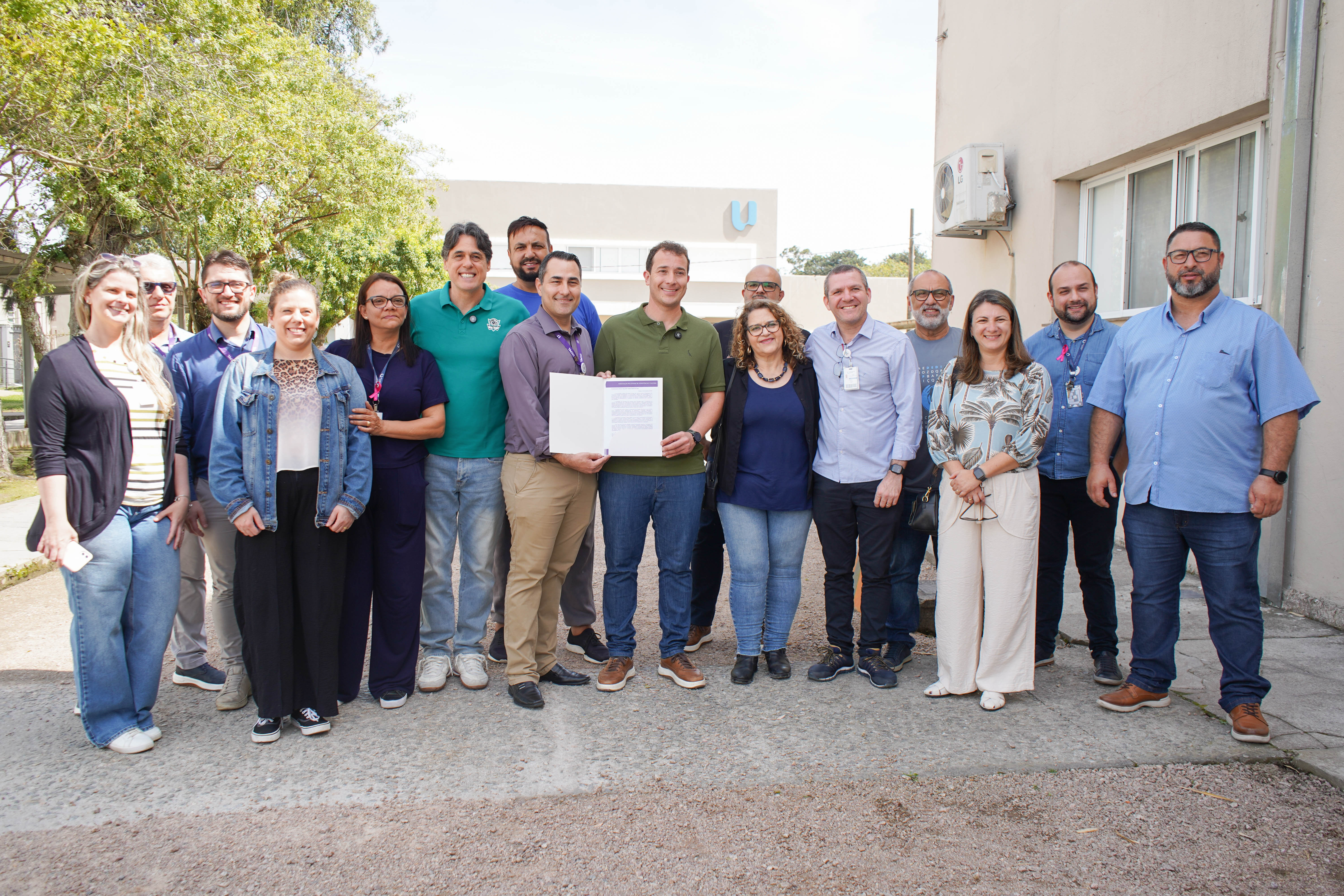Presidente do Legislativo participa de entrega e inauguração