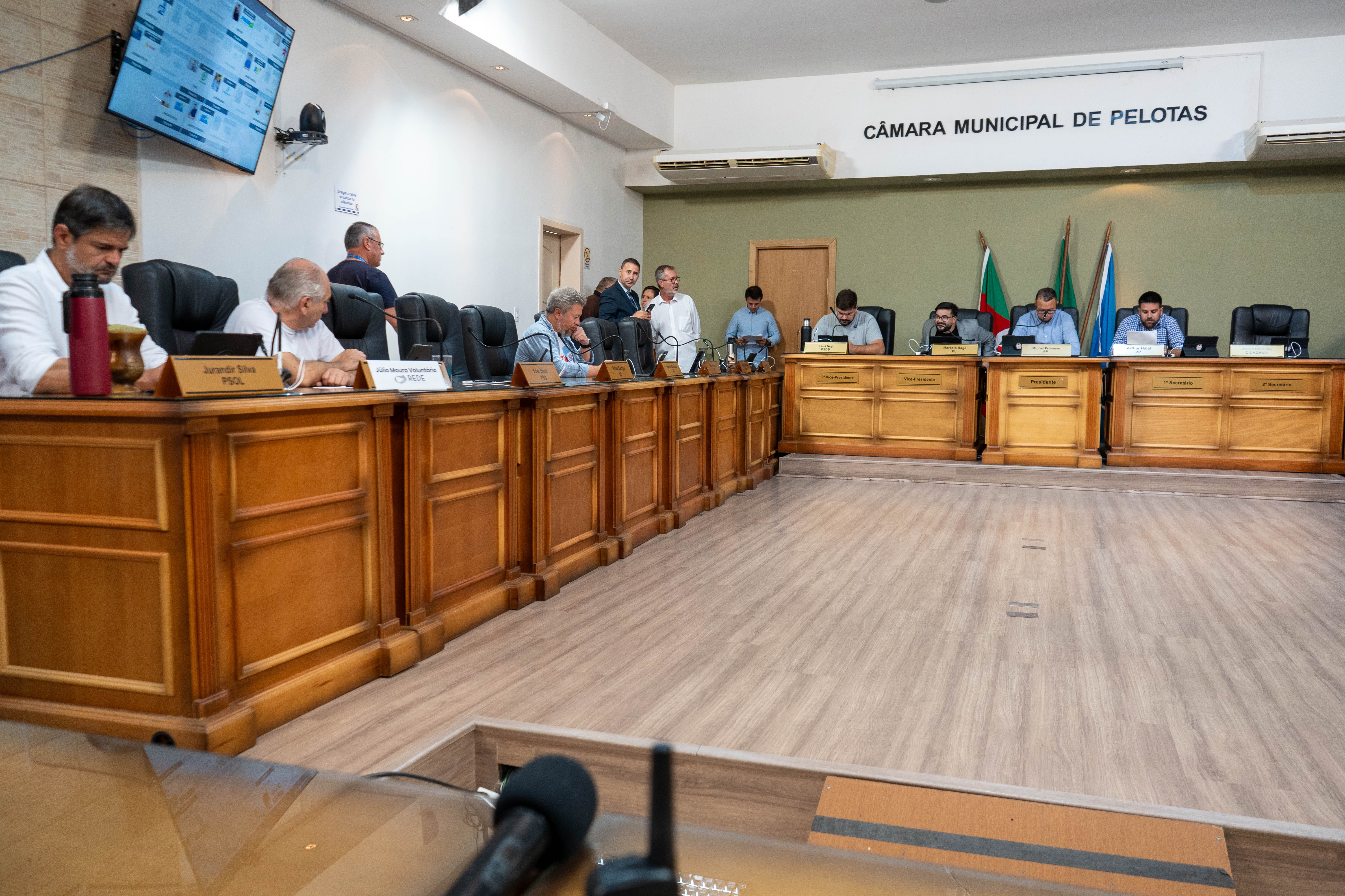 Projetos de Resolução entram em tramitação após leitura em extraordinária