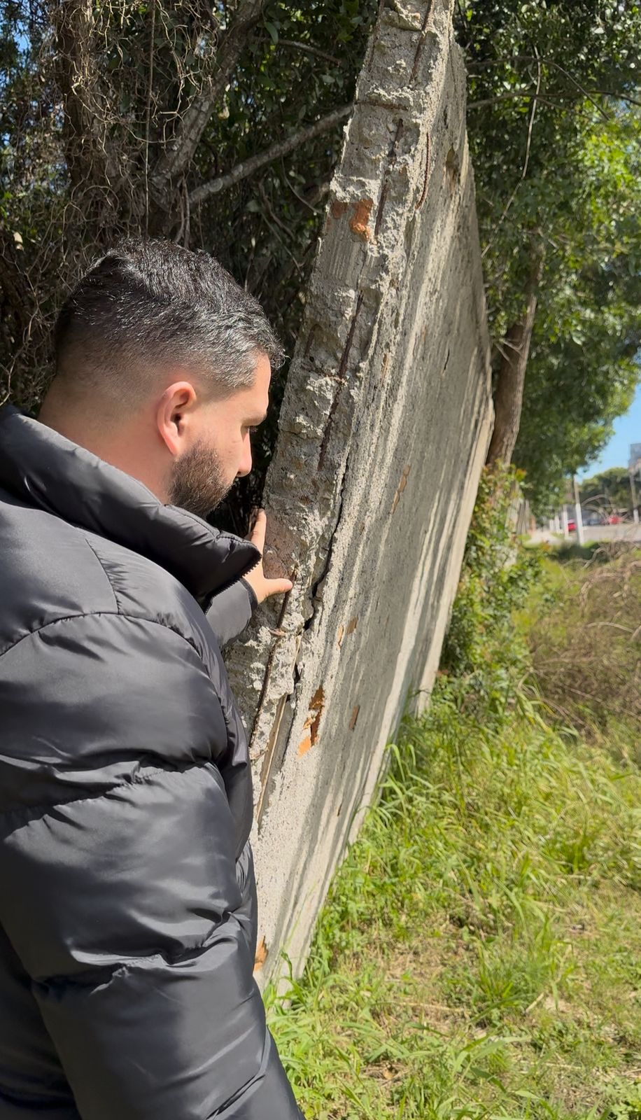 Segurança: Peixoto articula recuperação de muro de escola