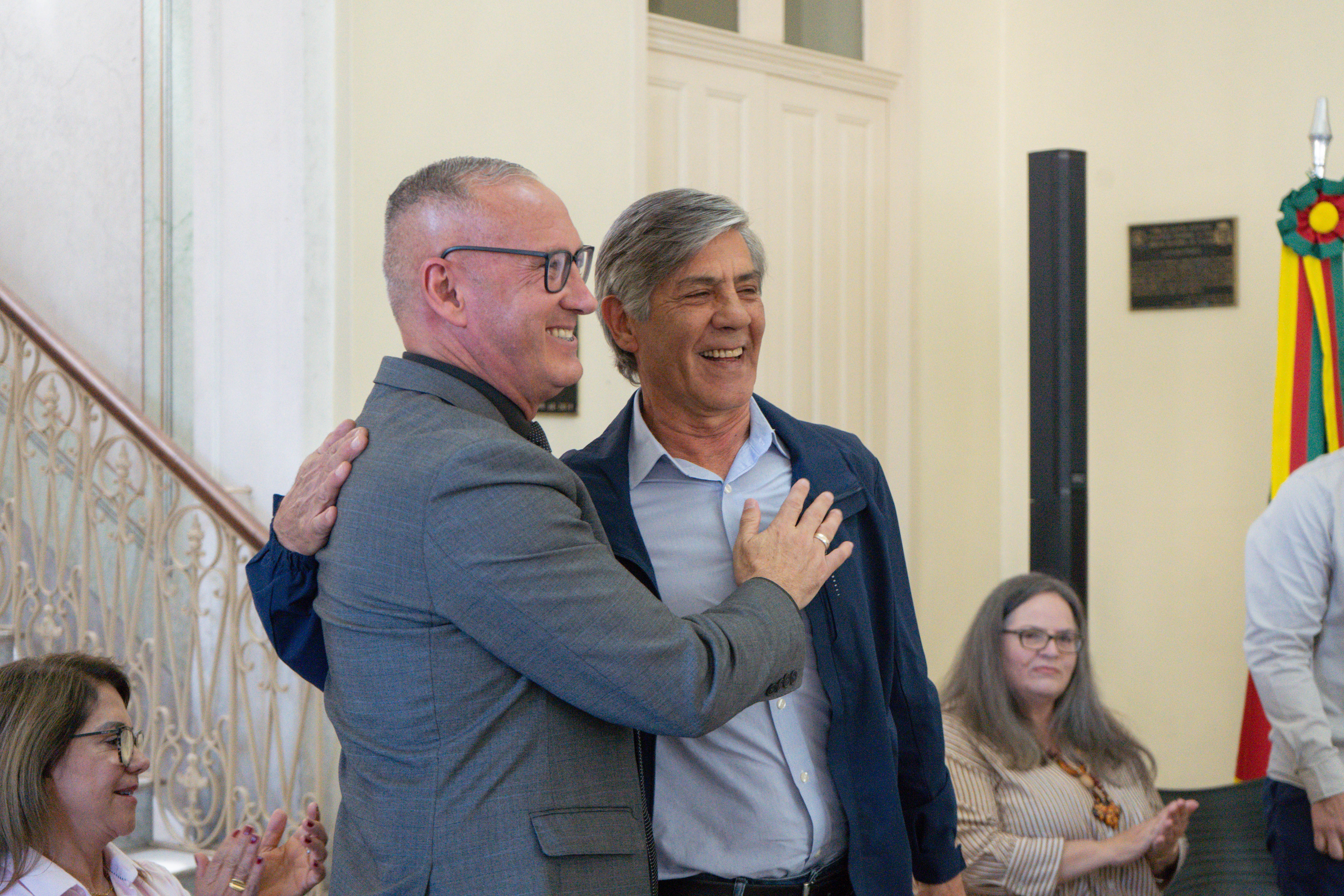 Vereador Marcola assume Secretaria e suplente é empossado