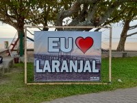 Moradores querem alteração no projeto do letreiro da Praia do Laranjal