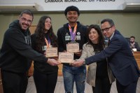 Paulo Coitinho presta homenagem a atletas do projeto Remar para o Futuro