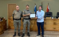 Policial Militar é homenageado pelo vereador Carlos Junior