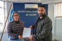 Presidente da Comissão de Saúde entrega à Secretária de Saúde carta com reclamações sobre o atendimento na UBS - ESF Colônia Z3. Presidente da Comissão de Saúde entrega à Secretária de Saúde carta com reclamações sobre o atendimento na UBS - ESF Colônia Z3.