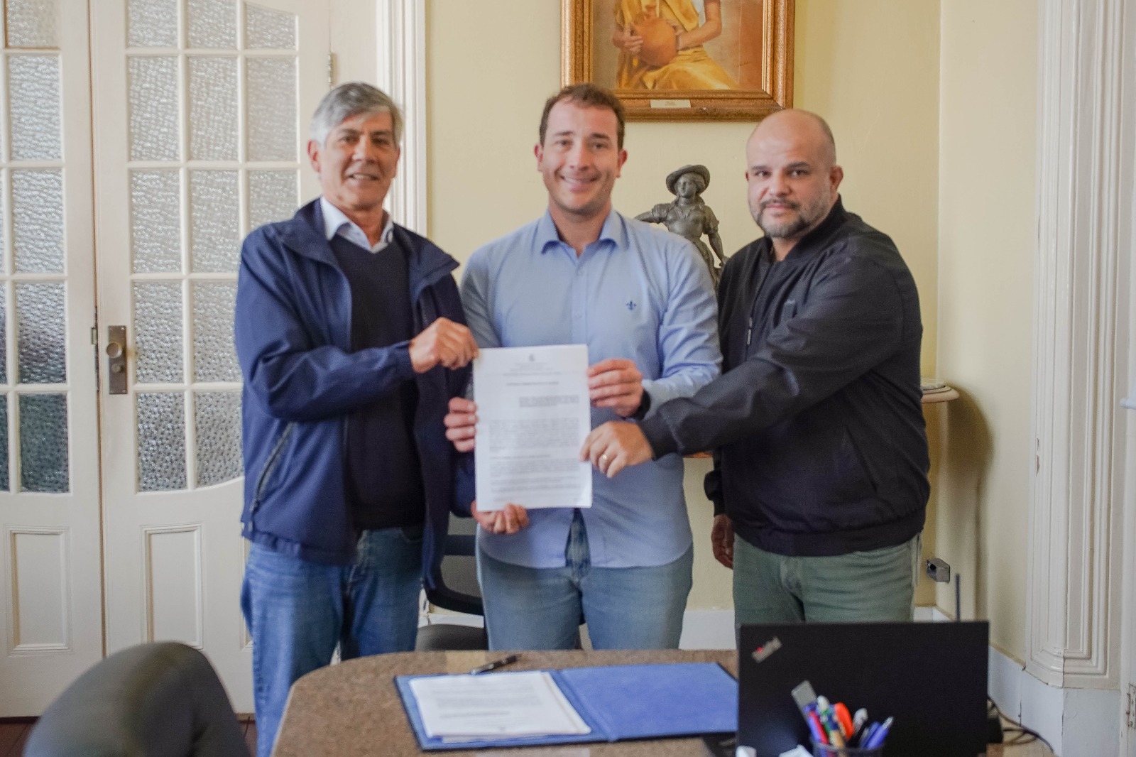 Presidente do Legislativo participa da assinatura do contrato para construção do Parque Obelisco