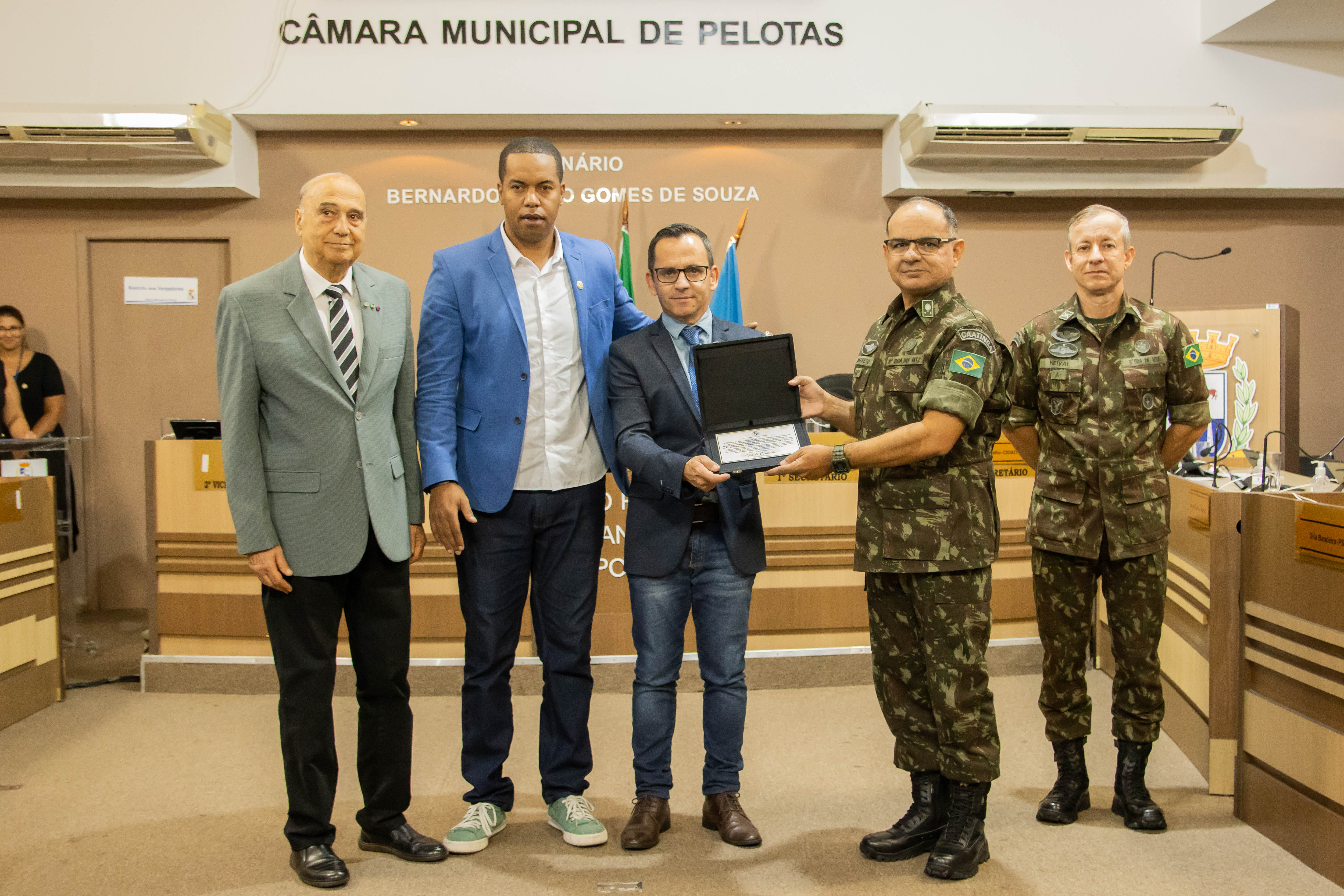 Sessão Especial homenageia os 115 anos da 8ª Brigada de Infantaria Motorizada