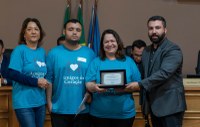 Vereador Antonio Peixoto presta homenagem à coordenadora do Amigos do Coração