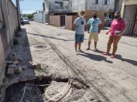 Vereador Carlos Júnior acolhe demandas da Cohab Lindóia