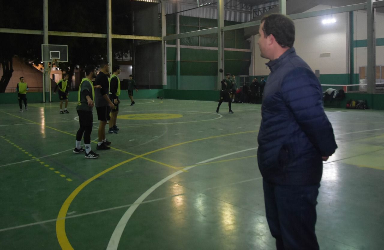 Vereador Carlos Júnior acompanhou a preparação do Handebol do Clube Brilhante