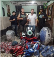 Vereador Carlos Junior entrega equipamentos para projeto social esportivo