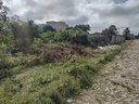 Vereador Carlos Junior recebe reclamação sobre terreno abandonado no centro de Pelotas