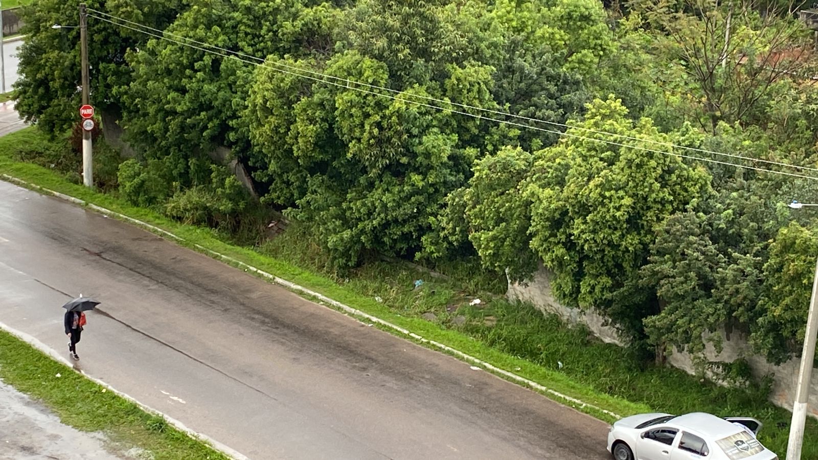 Vereador cobra solução para fechamento de muro de escola