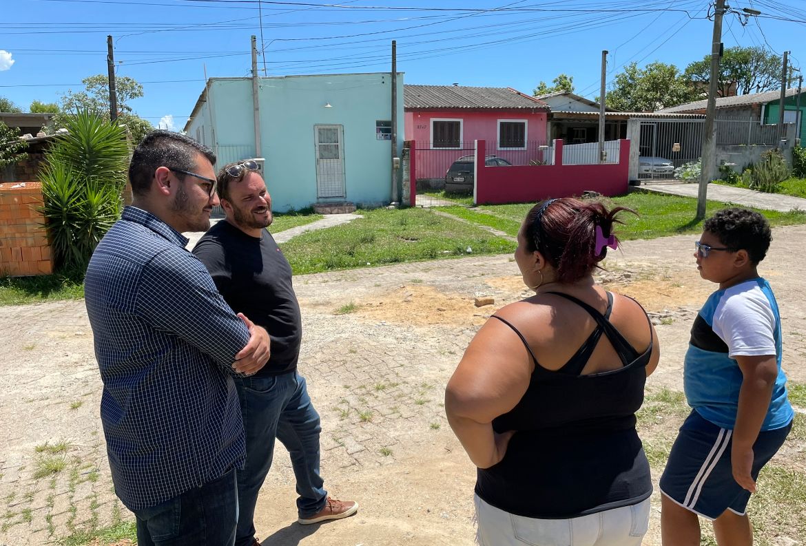 Vereador Jone Soares solicita melhorias em ruas do Arco Íris