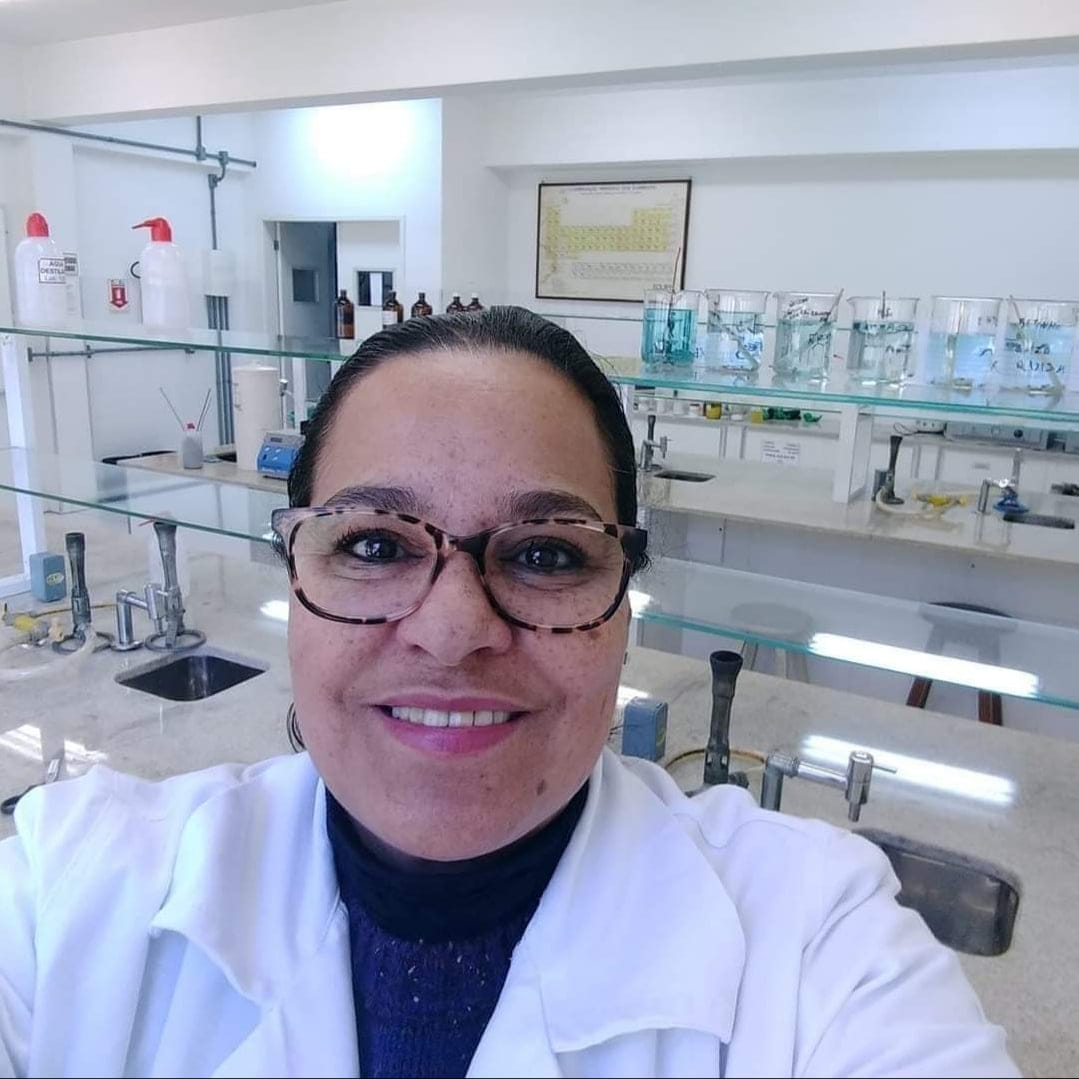 Vereador Jurandir Silva homenageia a professora Nadja Costa com Medalha Mulher Doce Guerreira
