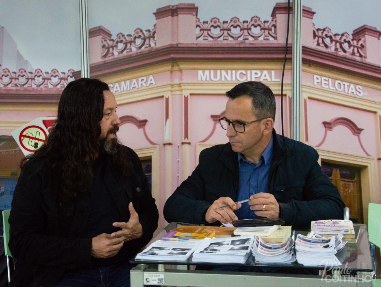 Vereador Paulo Coitinho marca presença na Feira do Livro