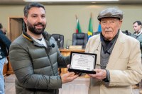 Vereador Peixoto homenageia radialista Wolney Castro
