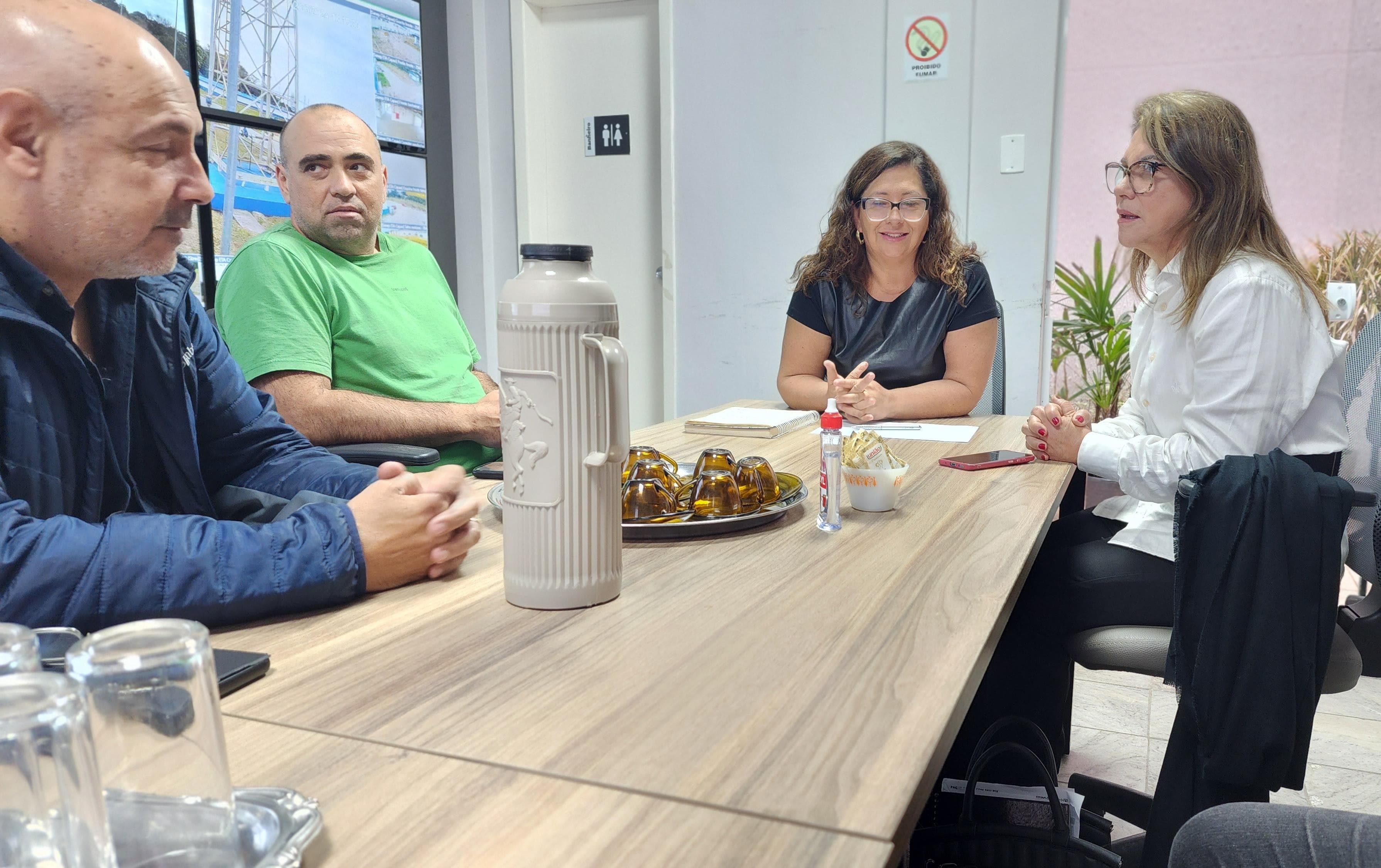 Vereadora Miriam Marroni se reúne com o SANEP para falar de projetos de prevenção para Laranjal e Pontal