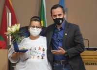 Yalorixá Mãe Terezinha de Oxum recebe medalha Mulher Doce e Guerreira